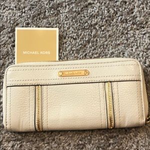 Michael Kors winter white wallet